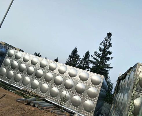 為什么不銹鋼水箱板材表面要設(shè)計(jì)鼓起來(lái)的形狀呢？